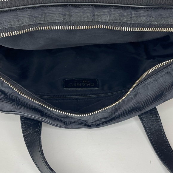 Chanel Hand Bag New Travel Line Black Nylon - Picture 11 of 14